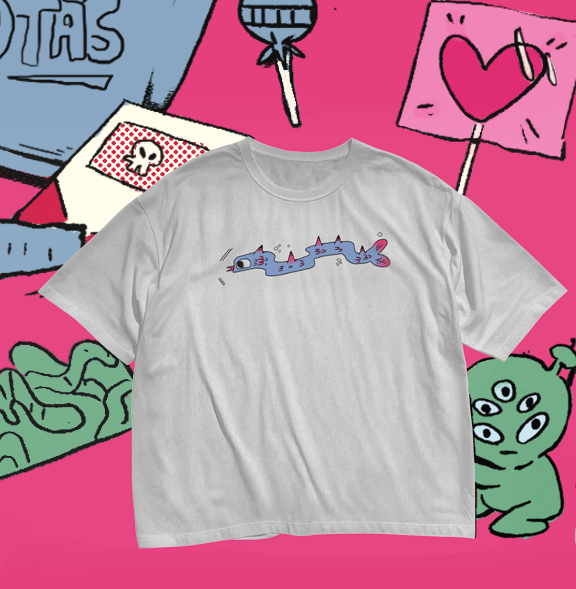 camisa-diseño-serpiente fotografía de camiseta blanca con diseño de Ilustración digital de personaje de serpiente en estilo cartoon.